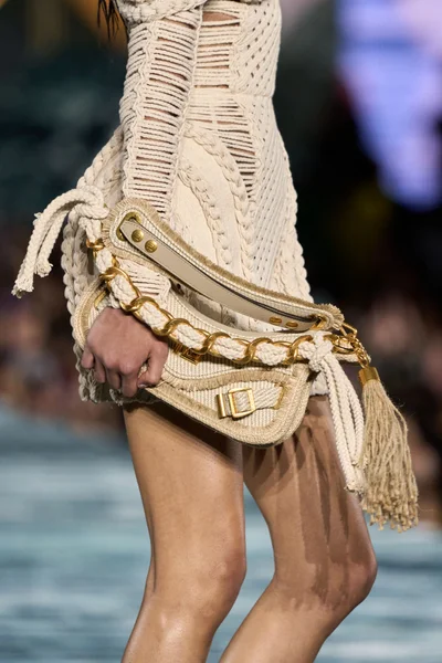 Look 95